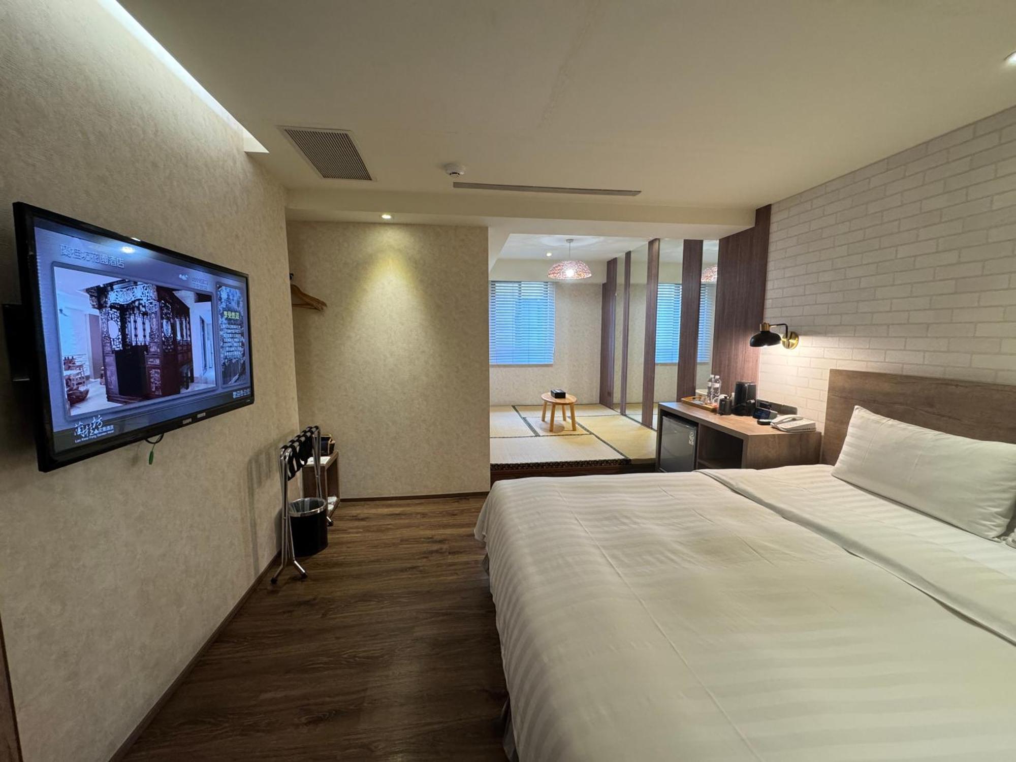 Lan Kwai Fong Garden Hotel Chiayi Extérieur photo